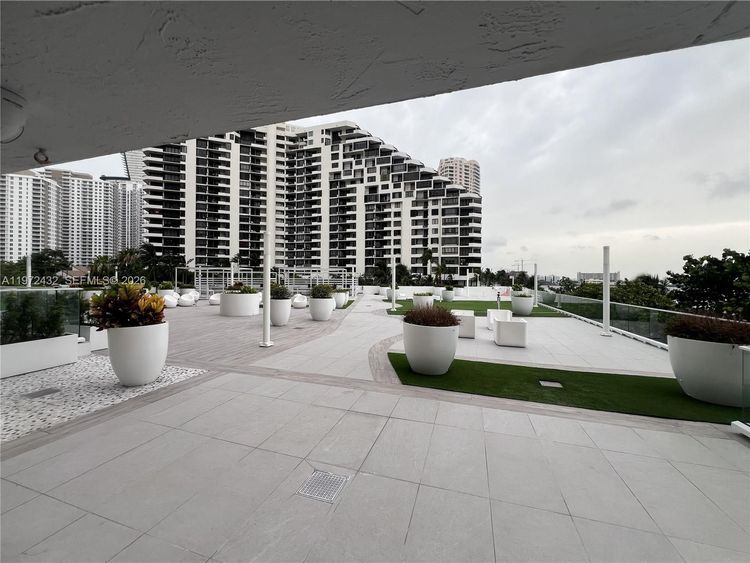 Isola #1601 image #47