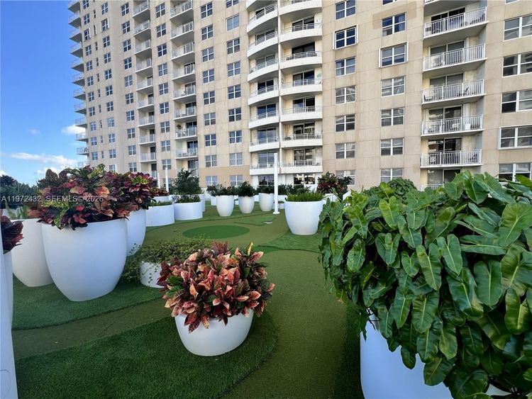 Isola #1601 image #52