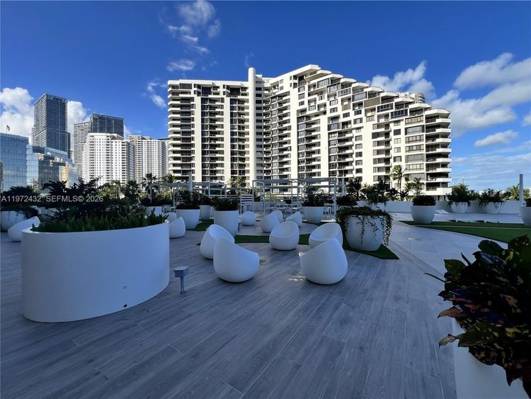 Isola #1601 image #55