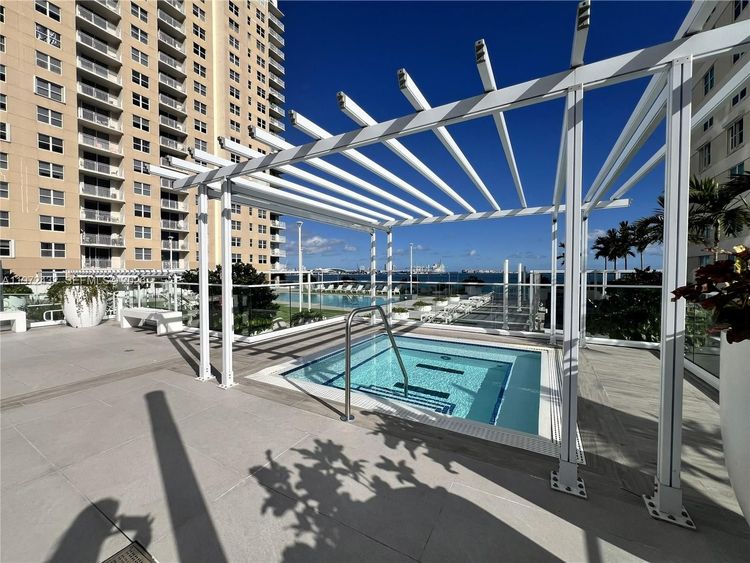 Isola #1601 image #57