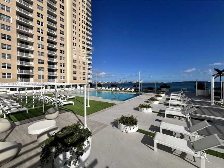 Isola #1601 image #58