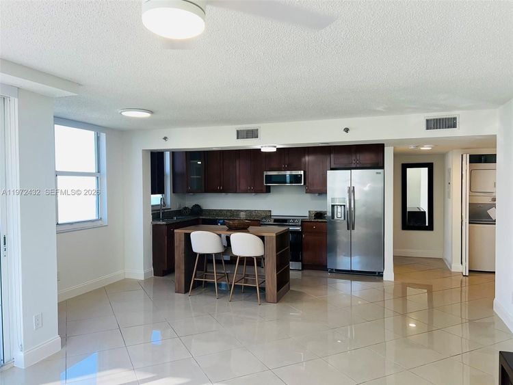 Isola #1601 image #6