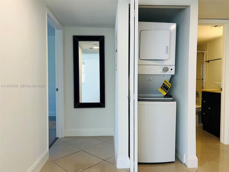 Isola #1601 image #7