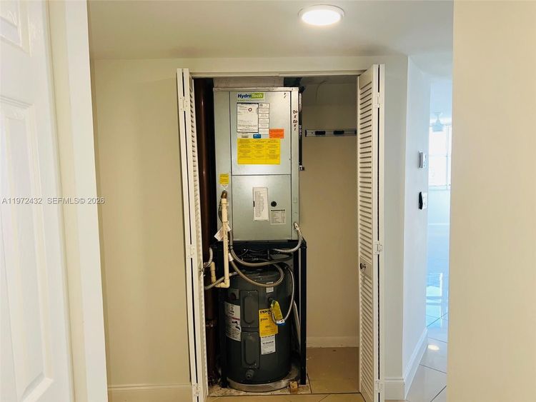 Isola #1601 image #8