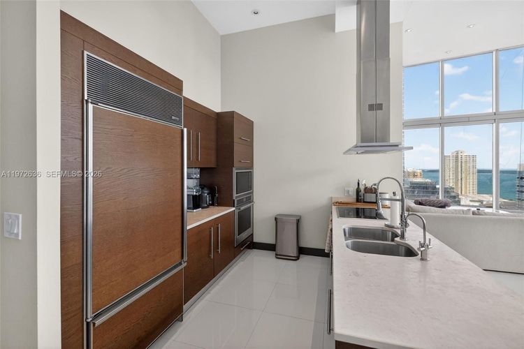 Icon Brickell II #2201 image #9