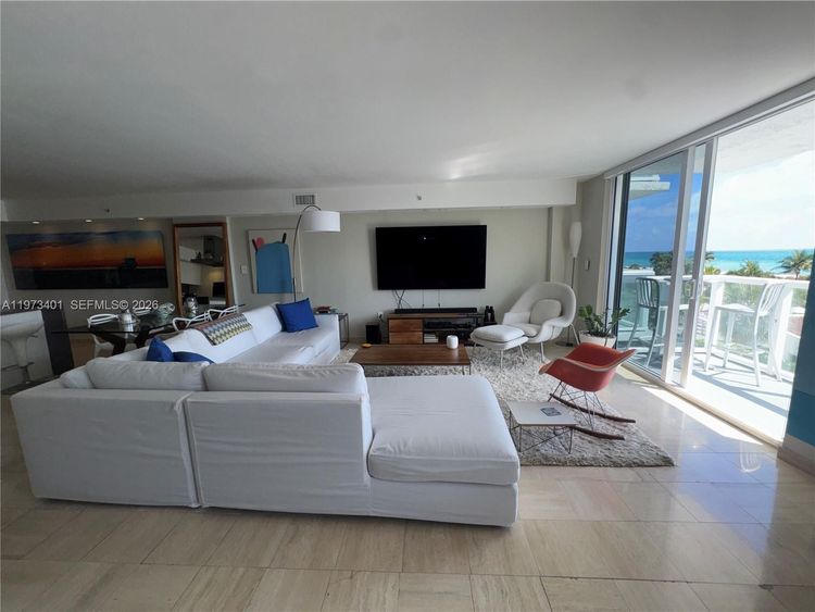 Royal Club Condo #405 image #12