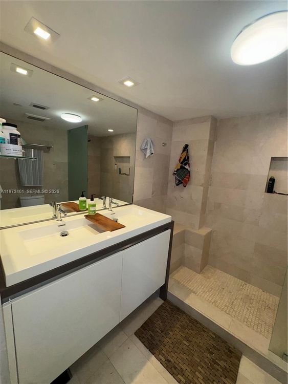 Royal Club Condo #405 image #20