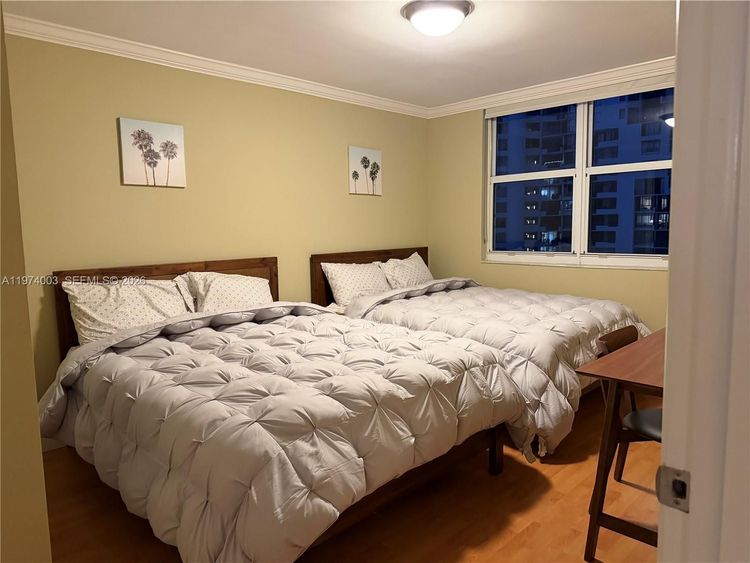 Isola #1613 image #8