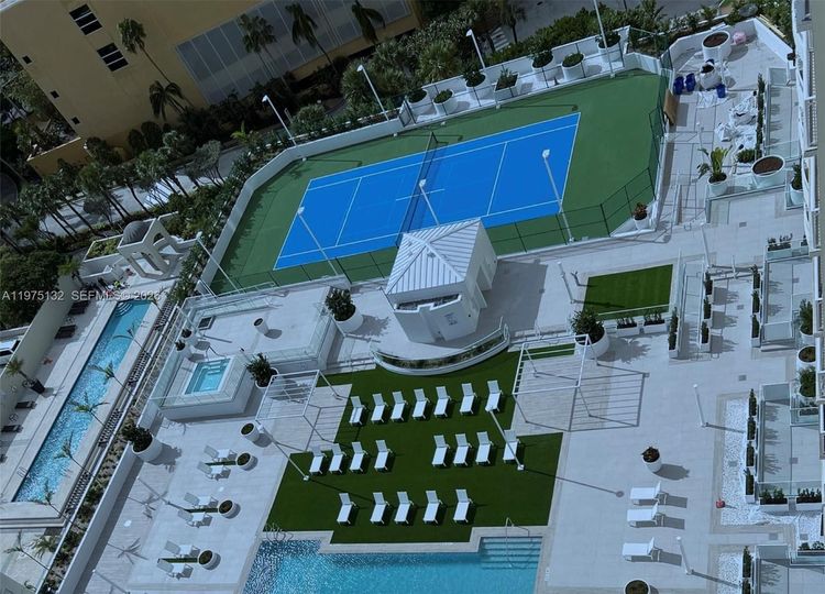 Isola #606 image #20