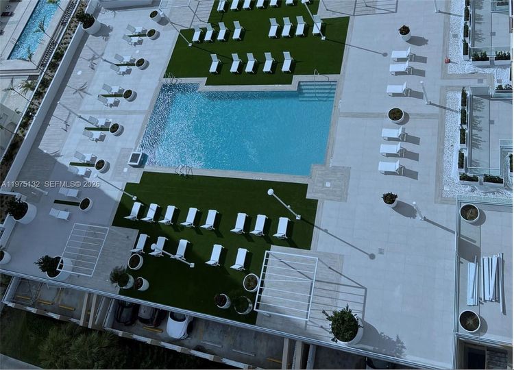 Isola #606 image #21