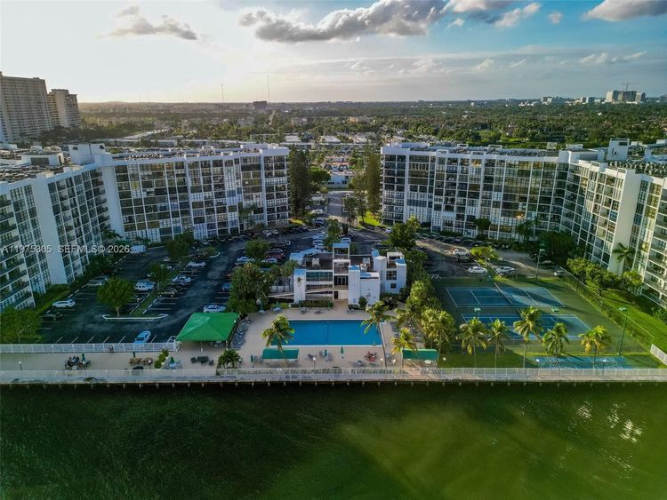 Oceanview Park #1001 image #24