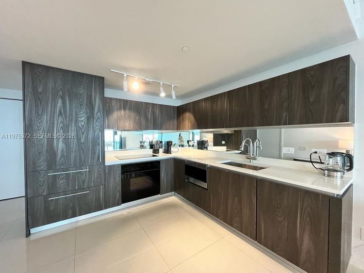 One Paraiso #3003 image #10