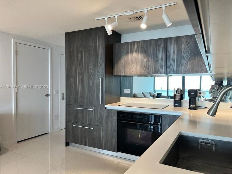 One Paraiso #3003 image #11