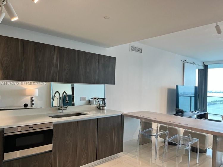 One Paraiso #3003 image #12