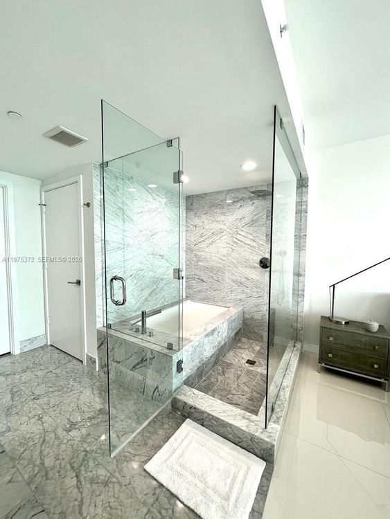 One Paraiso #3003 image #15