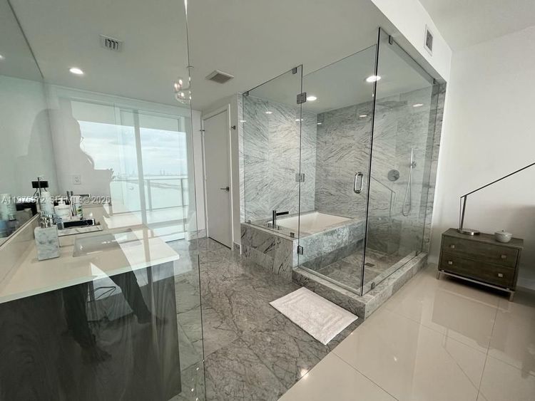 One Paraiso #3003 image #16