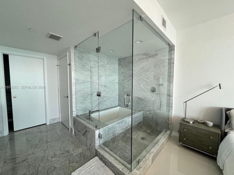 One Paraiso #3003 image #17