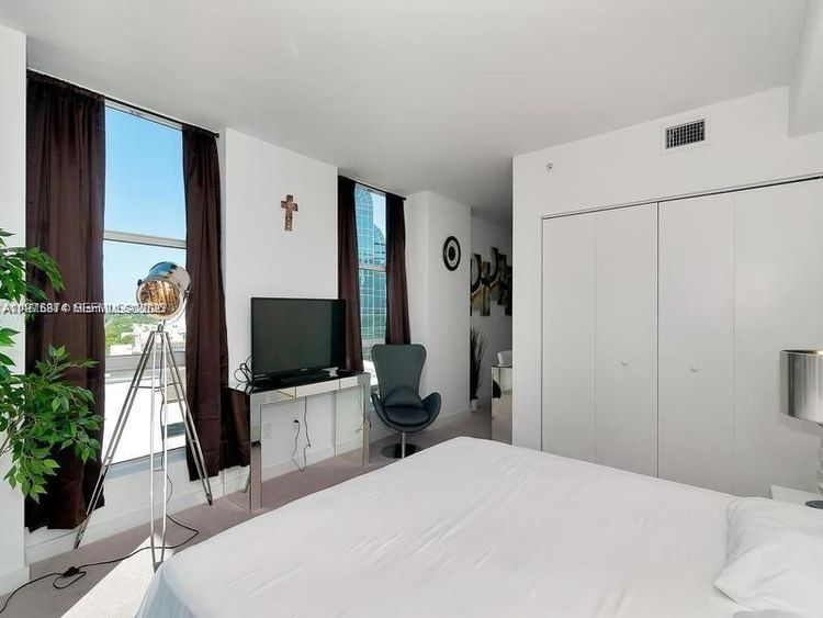 Baltus House #810 image #8