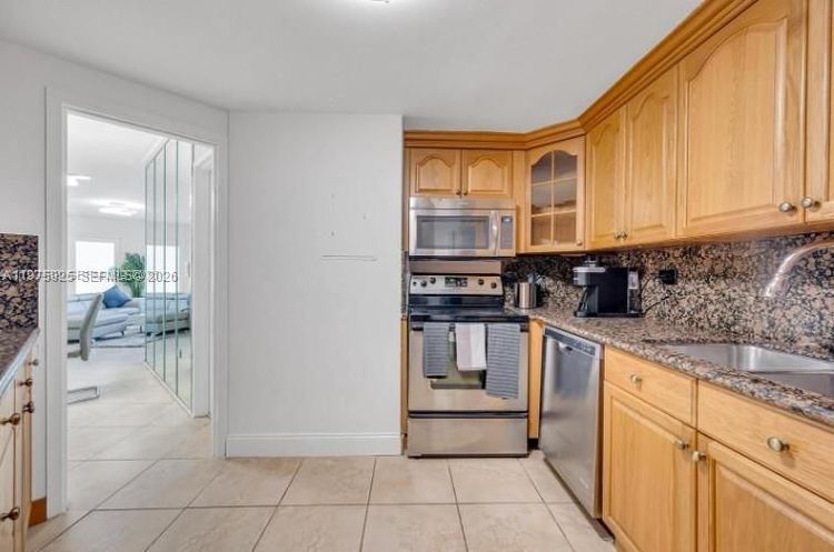 Four Ambassadors #2007 image #11