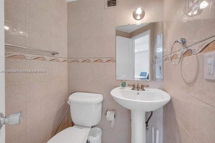 Four Ambassadors #2007 image #13