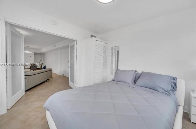 Four Ambassadors #2007 image #18