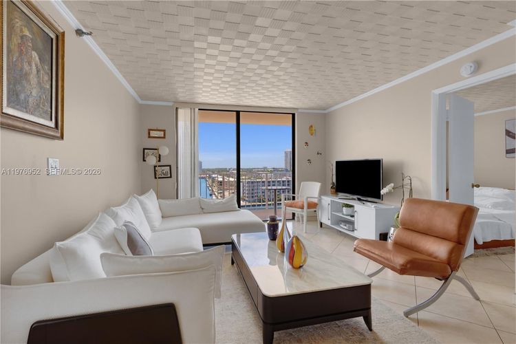 Winston Towers #1006 image #12