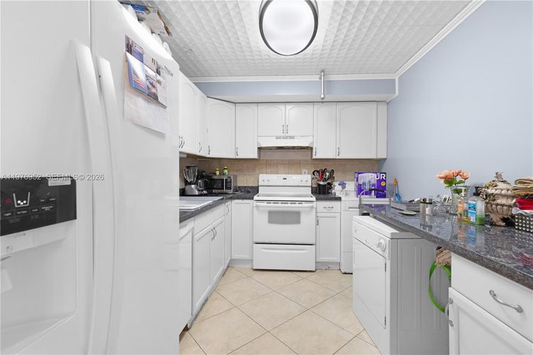 Winston Towers #1006 image #15