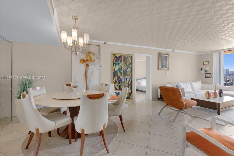 Winston Towers #1006 image #17