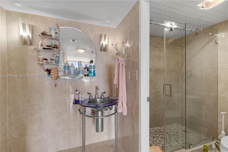 Winston Towers #1006 image #19