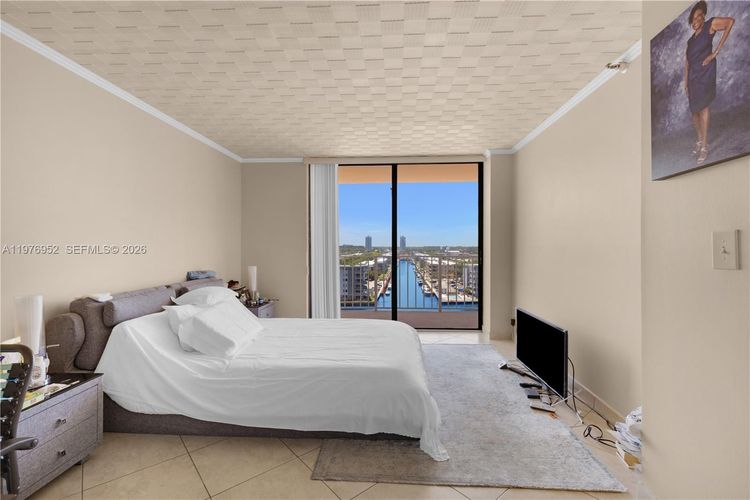 Winston Towers #1006 image #20