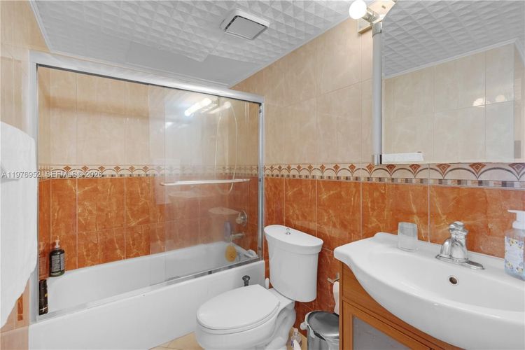 Winston Towers #1006 image #24