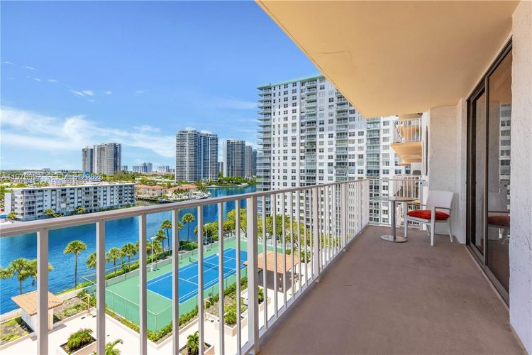 Winston Towers #1006 image #6