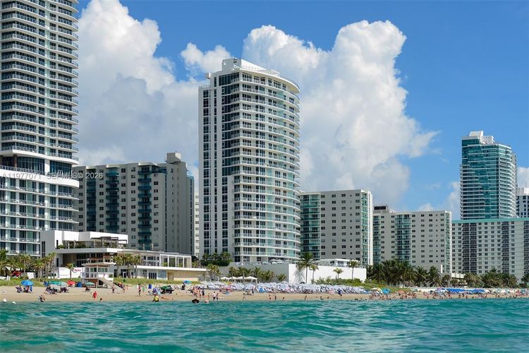 Apogee Beach #402 image #28