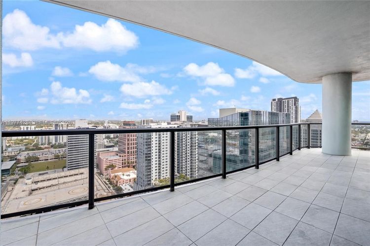 100 Las Olas #3201 image #10