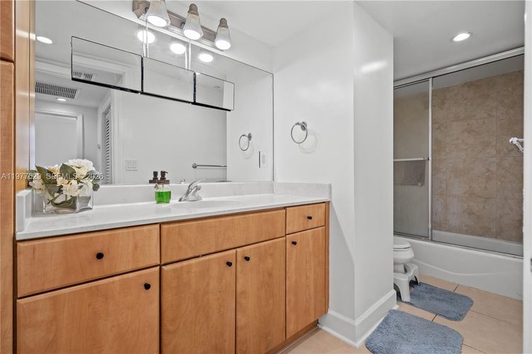 401 Blu Condo #PH109 image #30