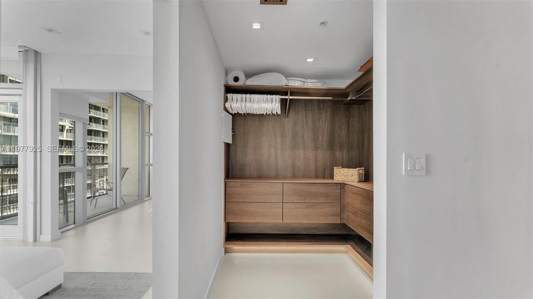 Midtown 4 #H1711 image #15