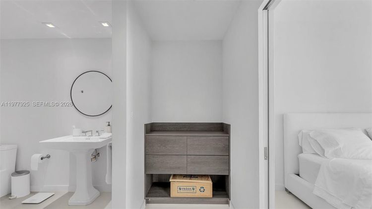 Midtown 4 #H1711 image #17