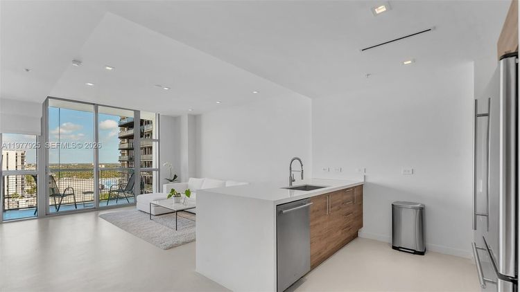 Midtown 4 #H1711 image #8