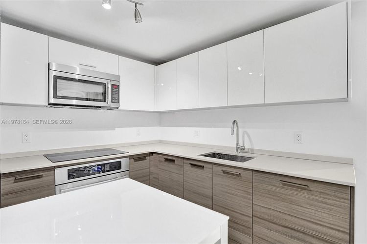 Brickell House #2702 image #24