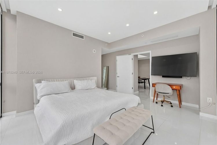 Paramount Miami Worldcenter #1101 image #16