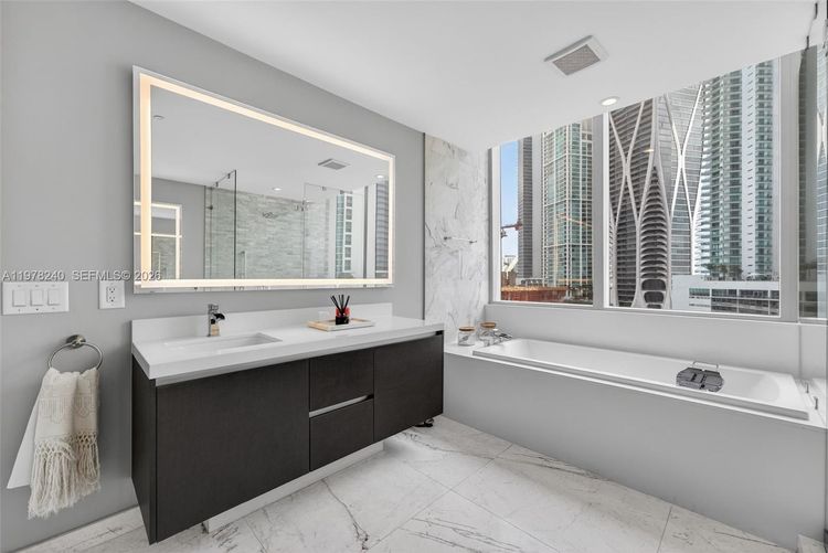 Paramount Miami Worldcenter #1101 image #21