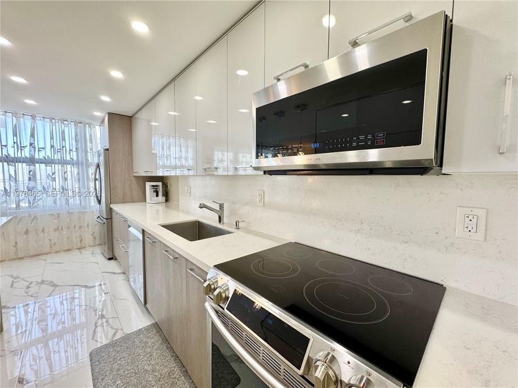 Winston Towers #1501 image #16