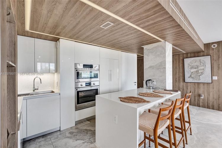 Arlen House East #205 image #10