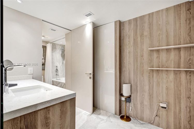 Arlen House East #205 image #20