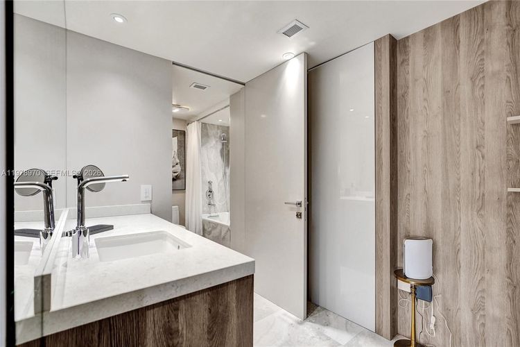 Arlen House East #205 image #23