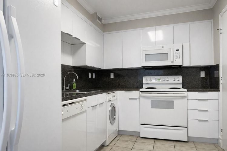 The Wave Condominium #1131 image #7