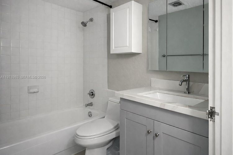 The Wave Condominium #1131 image #8