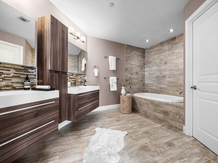 Grove Hill Tower #304 image #7