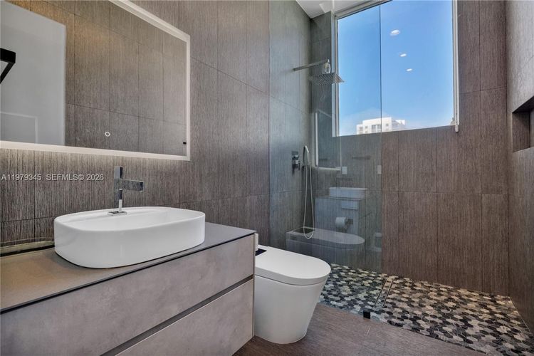 New Wave Condo #PH2F image #25