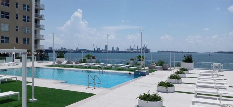 Isola #911 image #17